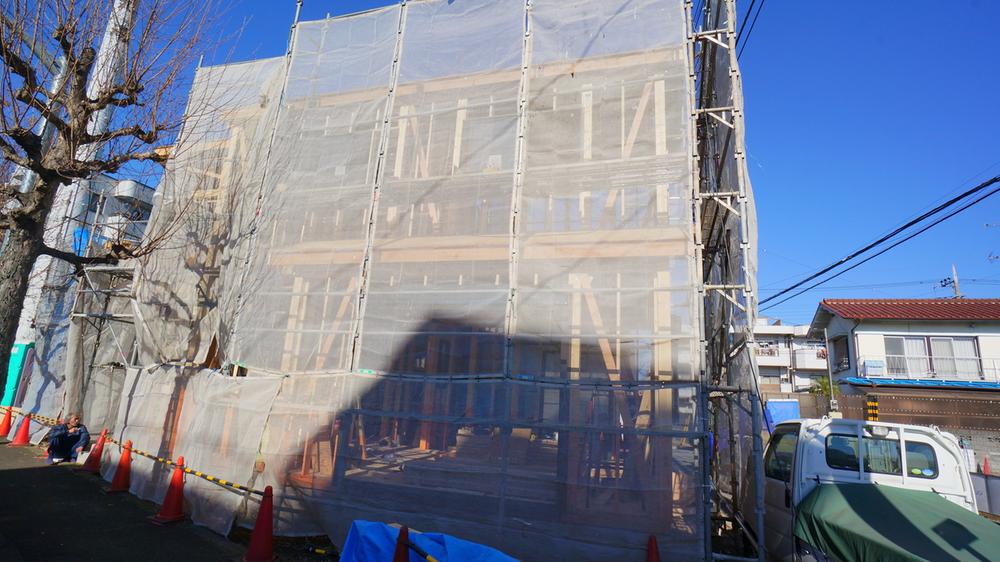 Local appearance photo. Local (12 May 2013) Shooting