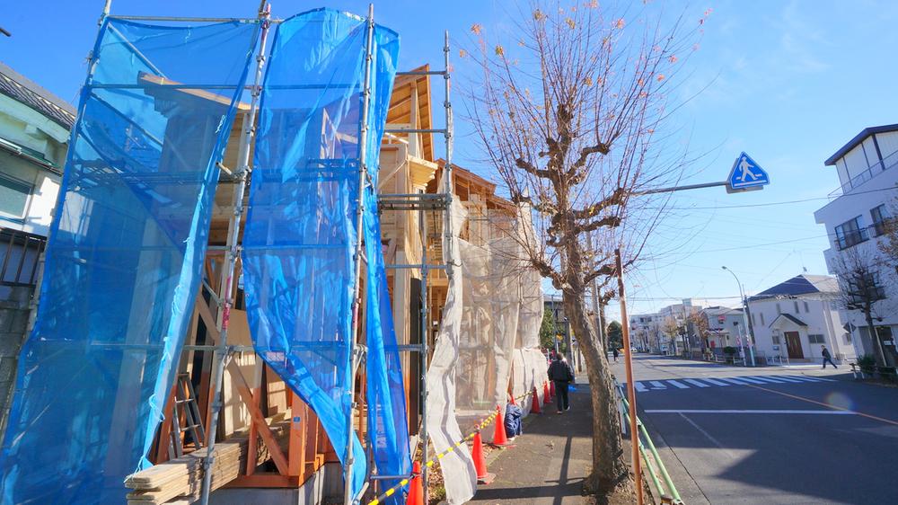 Local photos, including front road. Local (12 May 2013) Shooting