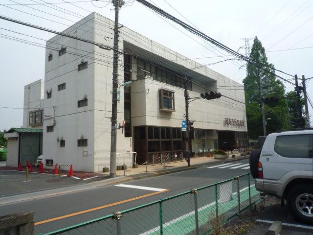 library. 200m to Public Library