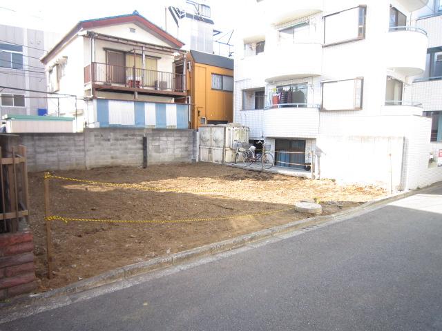 Local photos, including front road. Local (January 2014) Shooting