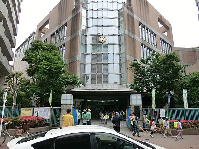 Primary school. Kaita elementary school to attend 400m 6 years up to elementary school is a 5-minute walk away. Easy going even lower grades of children. 