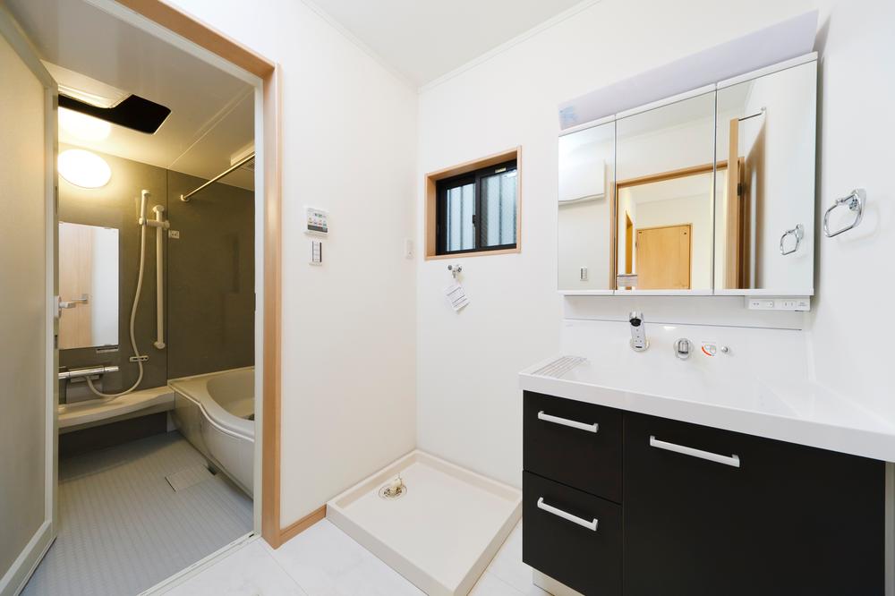 Wash basin, toilet. Same specifications