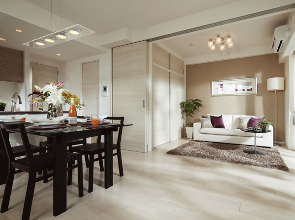 Interior.  [Everyone has unleashed a strikingly heart, Colorful to the time] Gathering family smile, Living to deepen the bonds of family ・ dining. never, Rather than seek a just breadth and luxury, Deepen enough to taste superimpose the time, And, Make you feel the love, We stuck to its rightful Quality as a private residence.