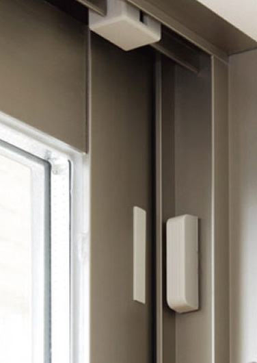 Security.  [Security sensors] Installed on the first floor dwelling units of window. It sounded the alarm upon sensing the illegal opening and closing, Administrative office ・ Automatically reported to the security company.  ※ Surface lattice, Except for the sash with a louver