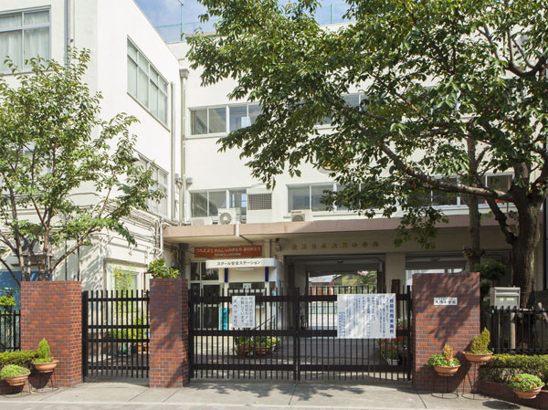 Surrounding environment. Daimon elementary school (about 440m, 6-minute walk)