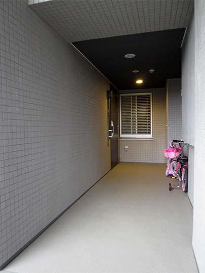 Entrance. Private alcove (November 2013) Shooting