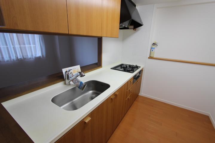 Kitchen. Water purifier systems with kitchen. With spacious sink because it is an integrated, Also refreshing look. (2013 October shooting)