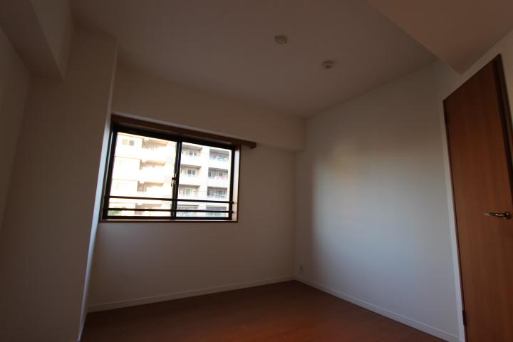 Non-living room. all rooms, Room of the room provided with a housing. The room is also spacious work likely.