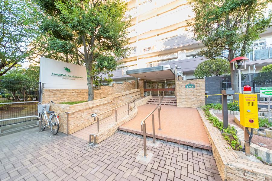 Entrance. Common areas