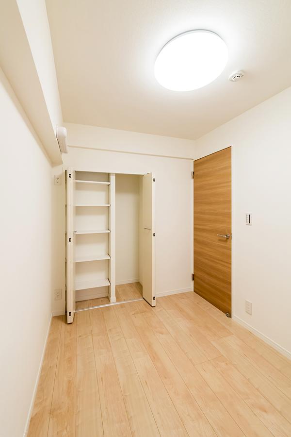 Non-living room. Western-style 1