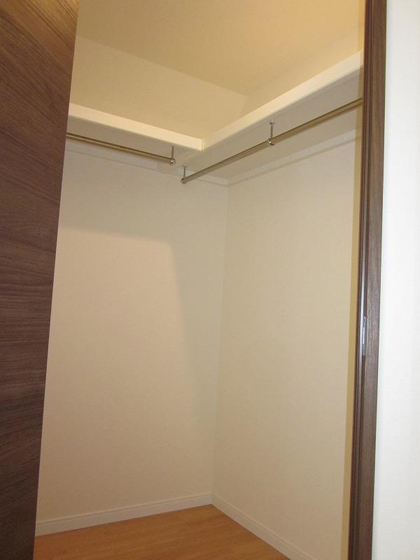 Receipt. Indoor (11 May 2013) Shooting Walk-in closet