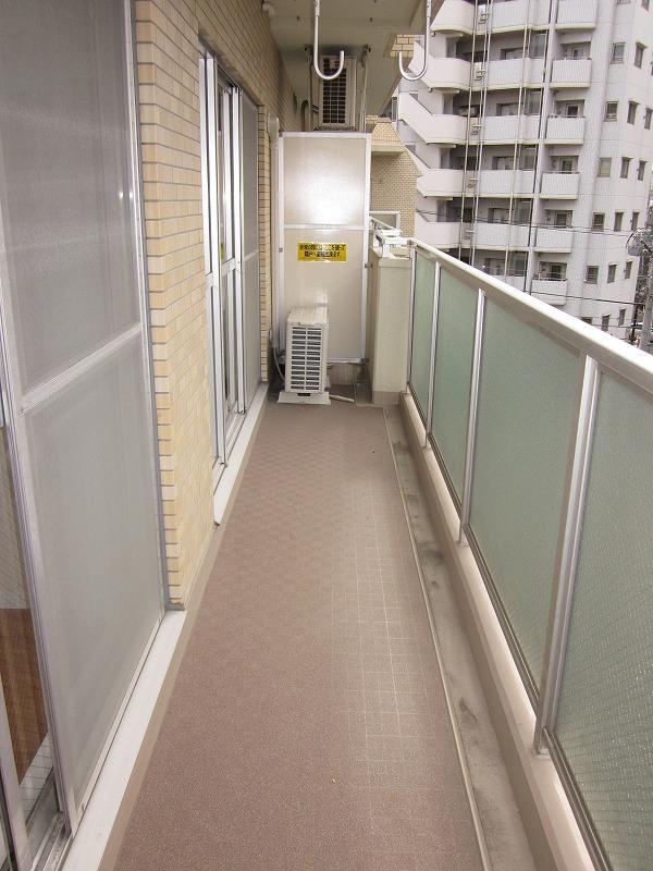 Balcony. Local (11 May 2013) Shooting West balcony