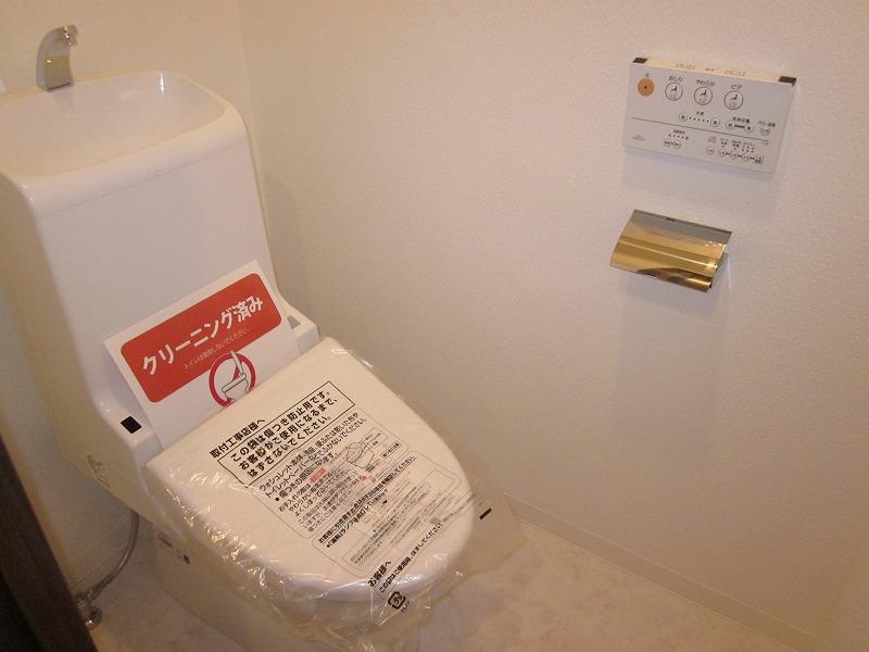 Toilet. Indoor (11 May 2013) Shooting Bidet