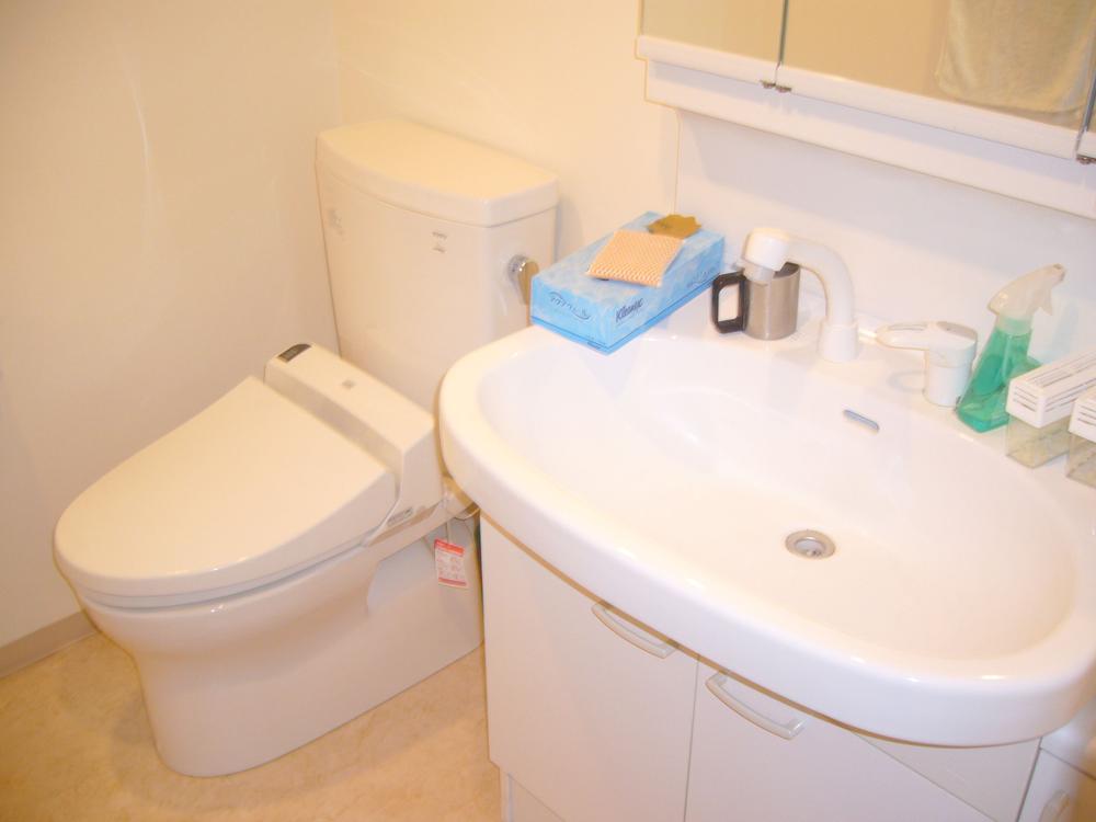 Wash basin, toilet. Wash basin ・ toilet