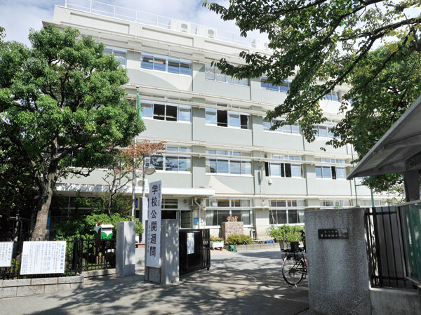 Surrounding environment. Seventh Kaita Elementary School (6-minute walk ・ About 430m)