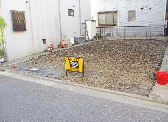 Local photos, including front road. Local (11 May 2013) Shooting