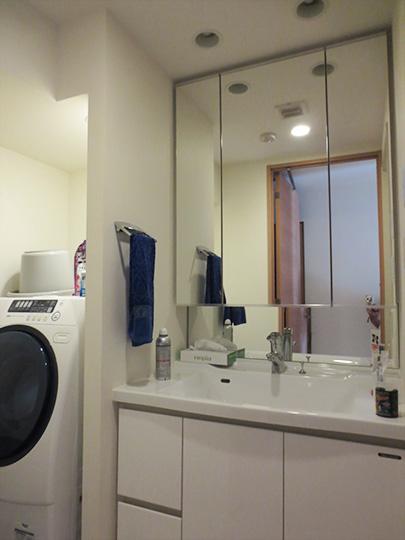 Wash basin, toilet. Wash basin (October 2013) Shooting