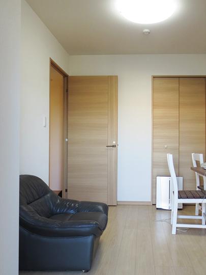 Non-living room. About 6 Pledge Western-style (10 May 2013) Shooting