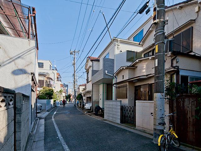 Local photos, including front road. Local (11 May 2013) Shooting