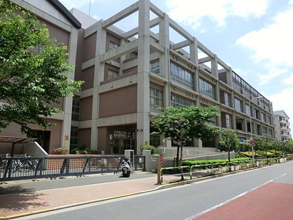 Junior high school. 1500m to the third junior high school