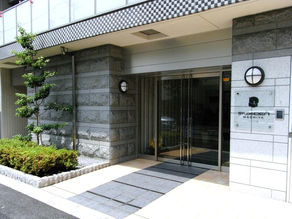 Entrance. June 2008 Built in built shallow Property