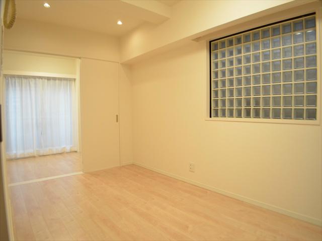 Living. Western-style room and together spacious to living