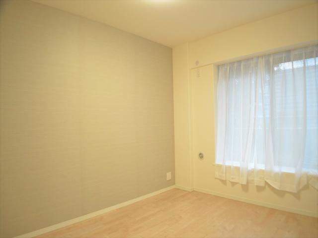Non-living room. Western-style with a bay window