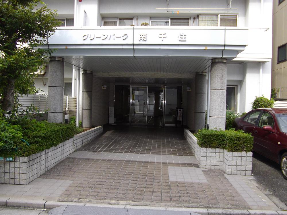 Entrance. Common areas