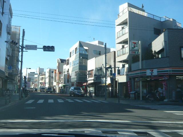 Convenience store. 160m to Seven-Eleven