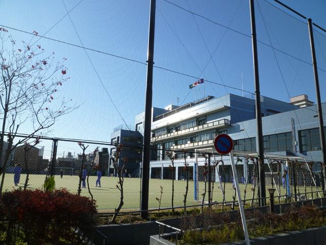 Junior high school. 350m until the original junior high school