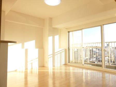 Living. Yang per good bright LD