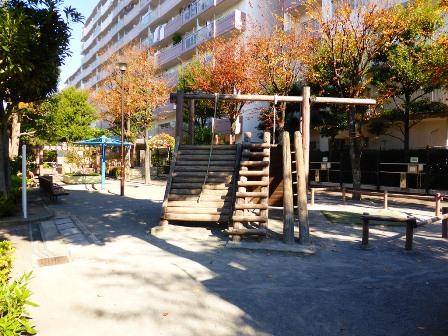 Other. Site adjacent park (about 1m from local)