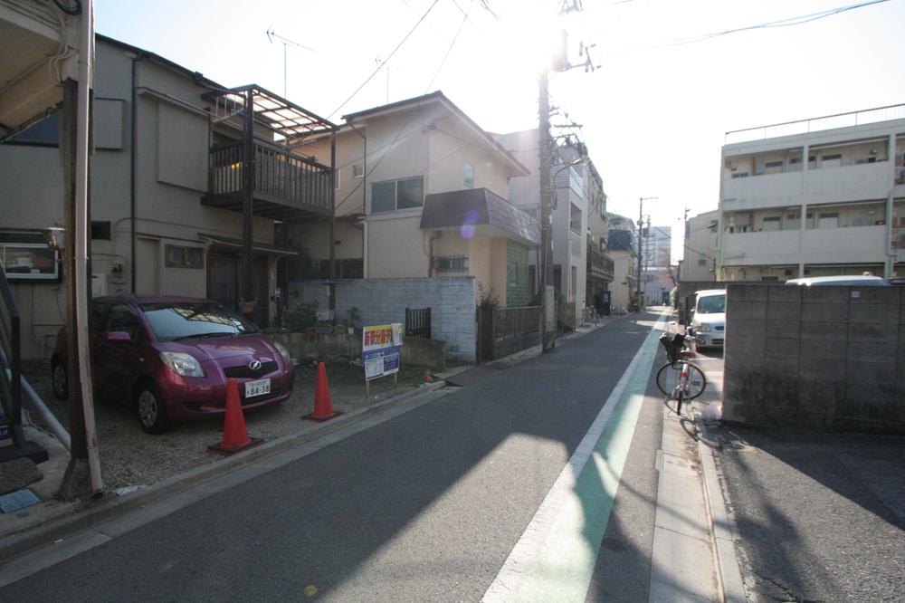 Local photos, including front road. Local (12 May 2013) Shooting