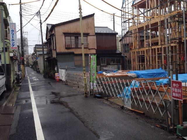 Local photos, including front road. Local (10 May 2013) Shooting