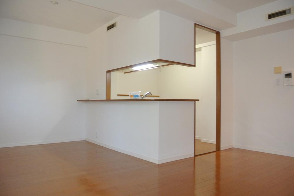 Living. Counter Kitchen