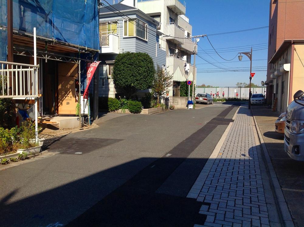 Local photos, including front road. Local (11 May 2013) Shooting