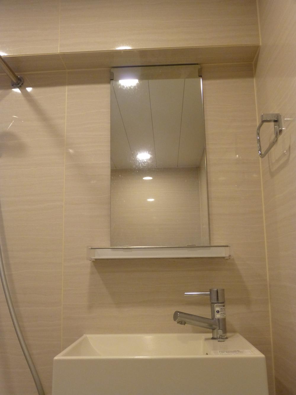 Wash basin, toilet. Indoor (11 May 2013) Shooting