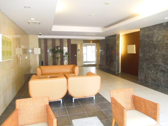Entrance. Common areas