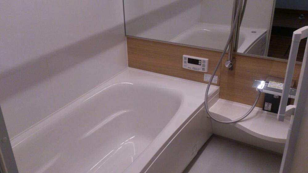 Bathroom. Indoor (12 May 2013) Shooting