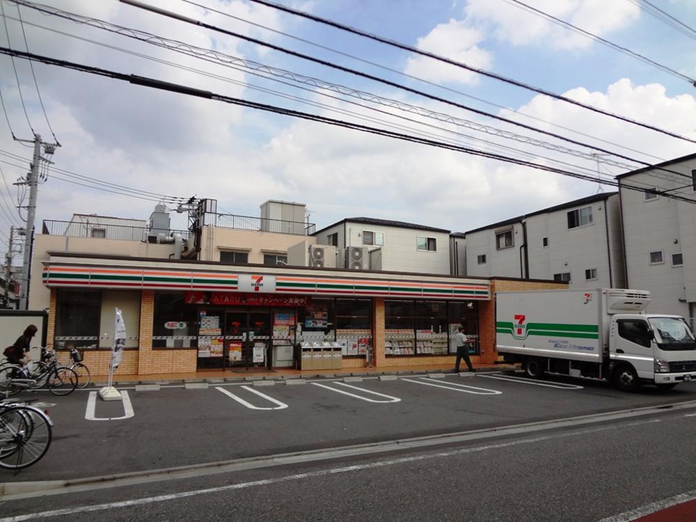 Convenience store. 210m to Seven-Eleven