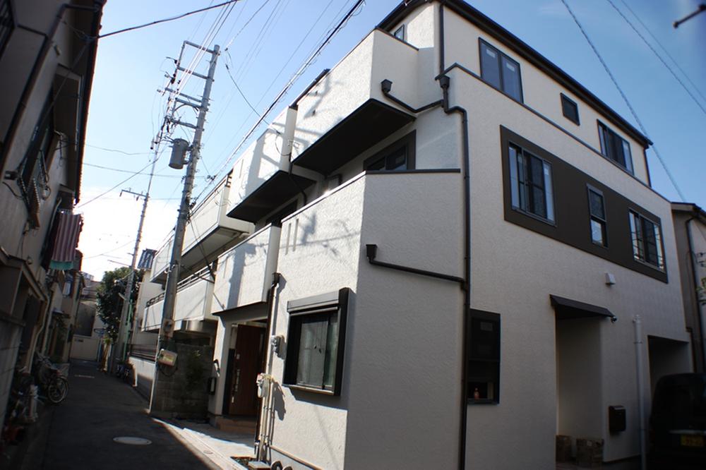 Local appearance photo. Local (12 May 2013) Shooting