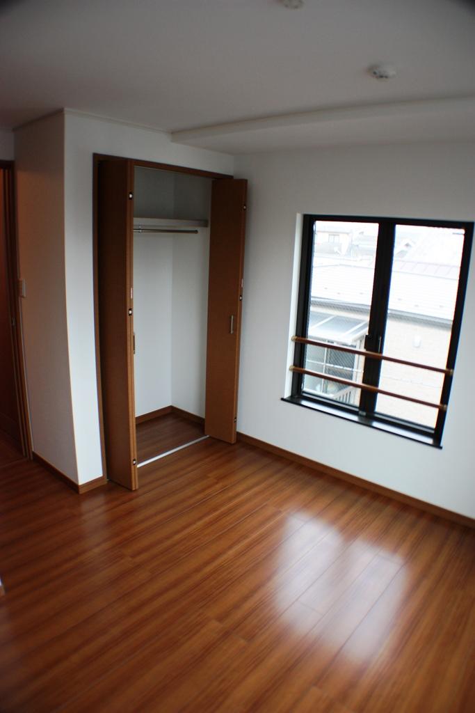 Non-living room. Indoor (12 May 2013) Shooting