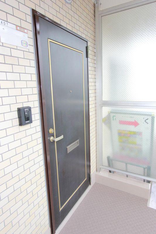 Entrance. Entrance door