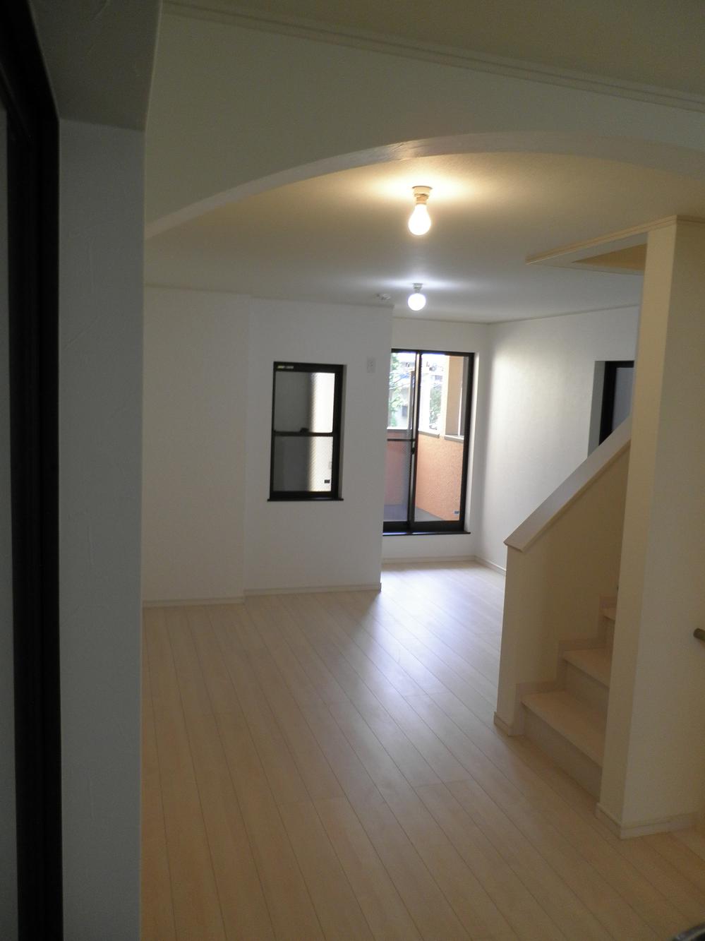 Same specifications photos (living). Adopt a special olefin sheet to be long-lasting beauty living room flooring. There is a strongly excellent scratch resistance to sunburn. 