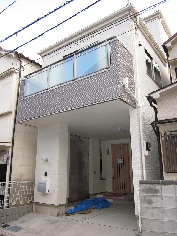 Local appearance photo. Local (11 May 2013) Shooting