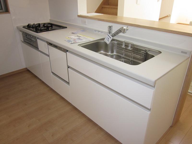 Kitchen. Local (11 May 2013) Shooting