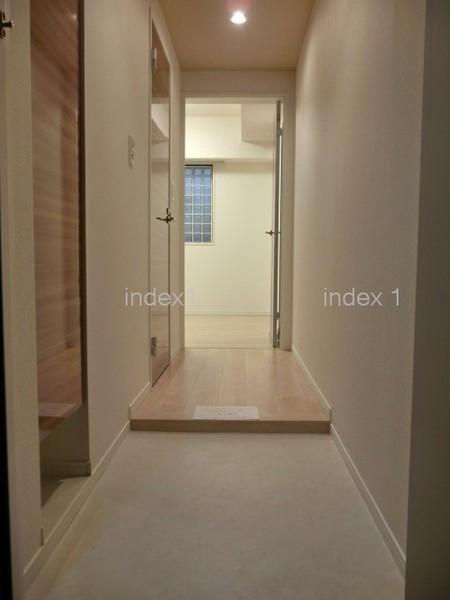 Entrance. It is human sensor corresponding ☆