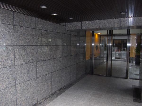 Entrance. Common areas