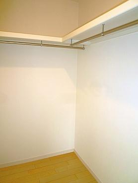 Receipt. Walk-in closet