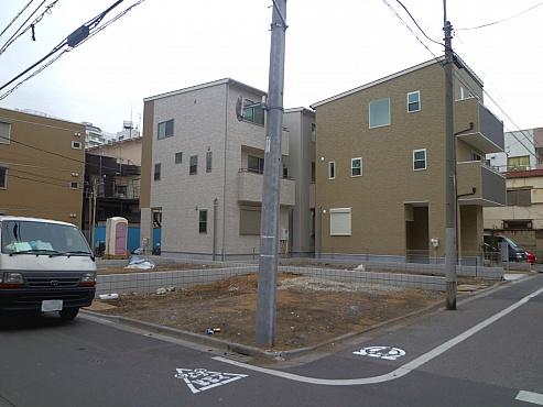 Local photos, including front road. Local (February 12 shooting)